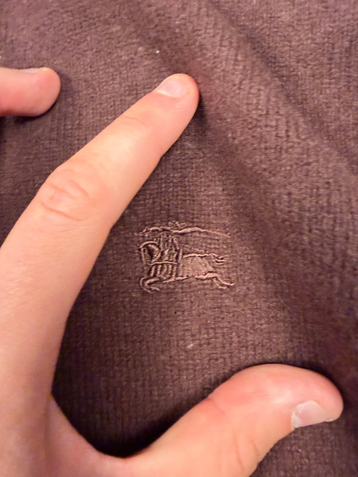 Burberry v neck wool knit sweater (S)