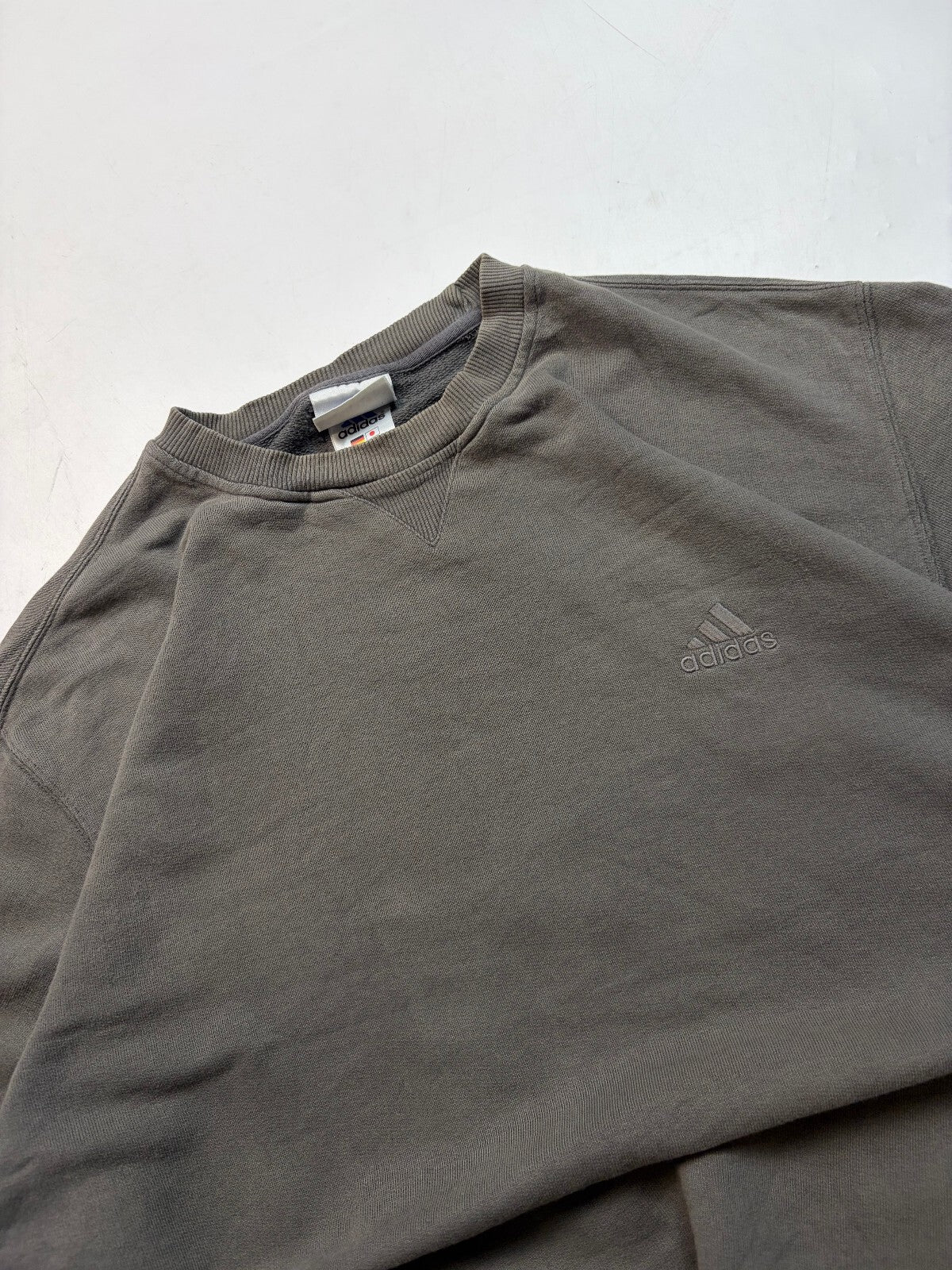 Vintage 90s adidas small logo sweatshirt (L)
