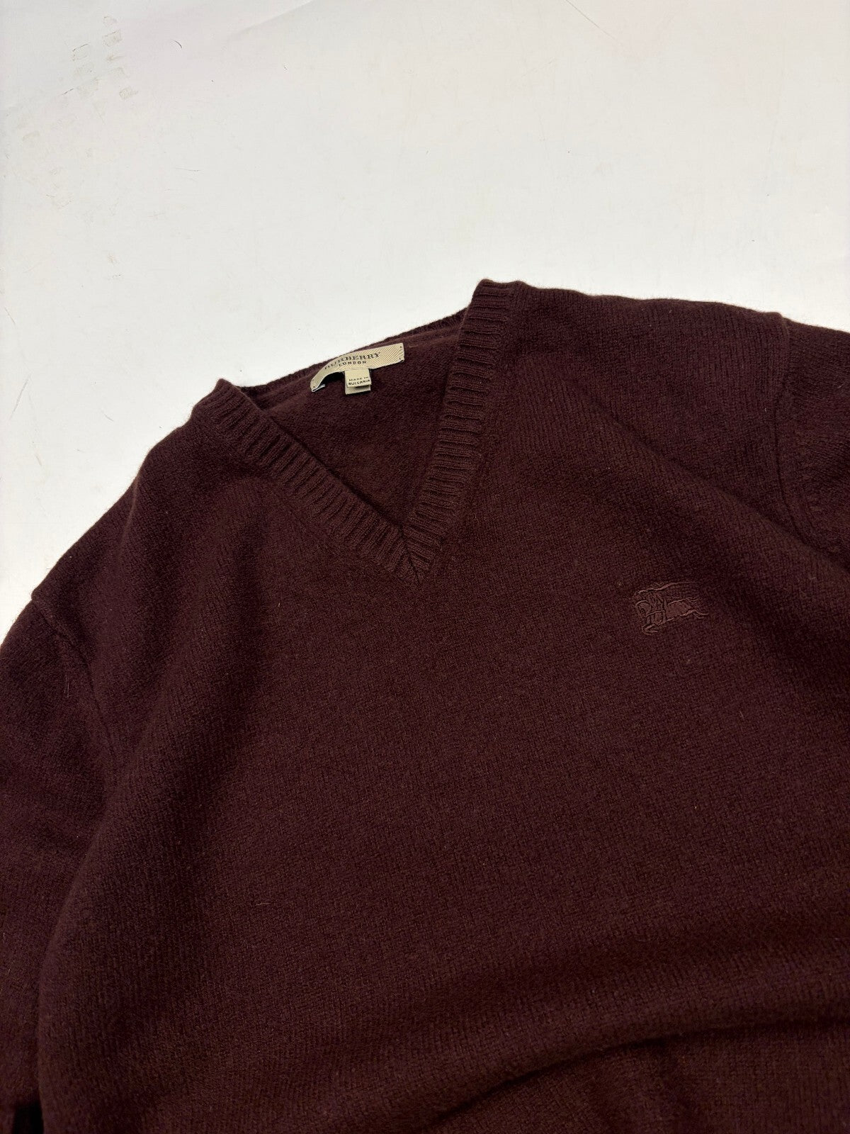 Burberry v neck wool knit sweater (S)