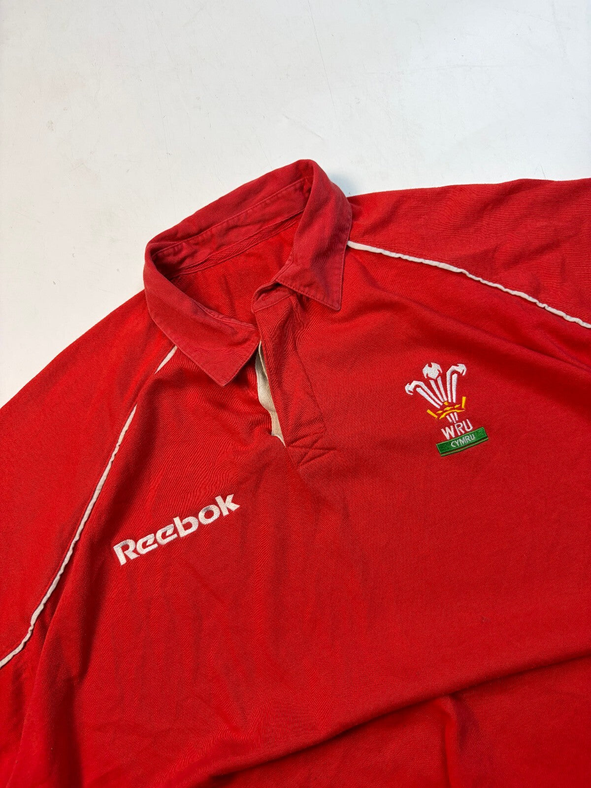 Vintage Wales 2001/02 Reebok rugby union shirt (XL)