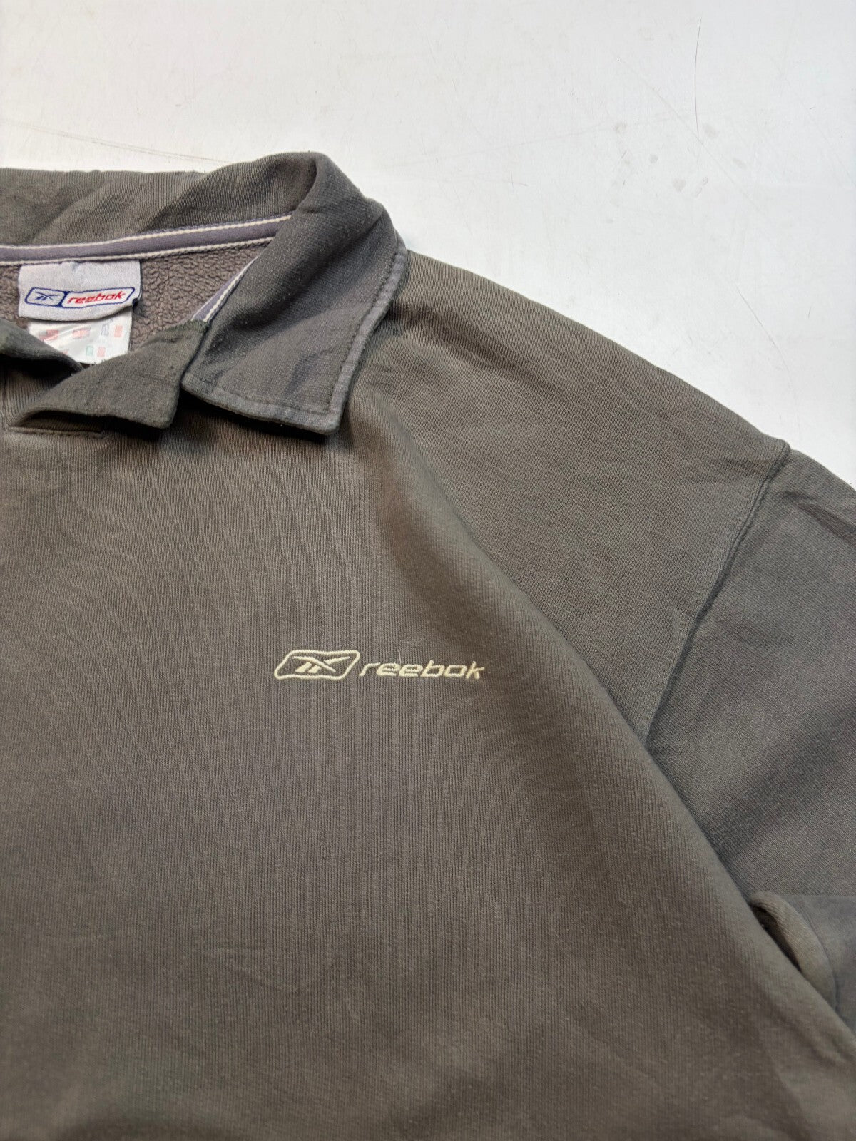 Vintage Y2K Reebok collared sweatshirt (M)