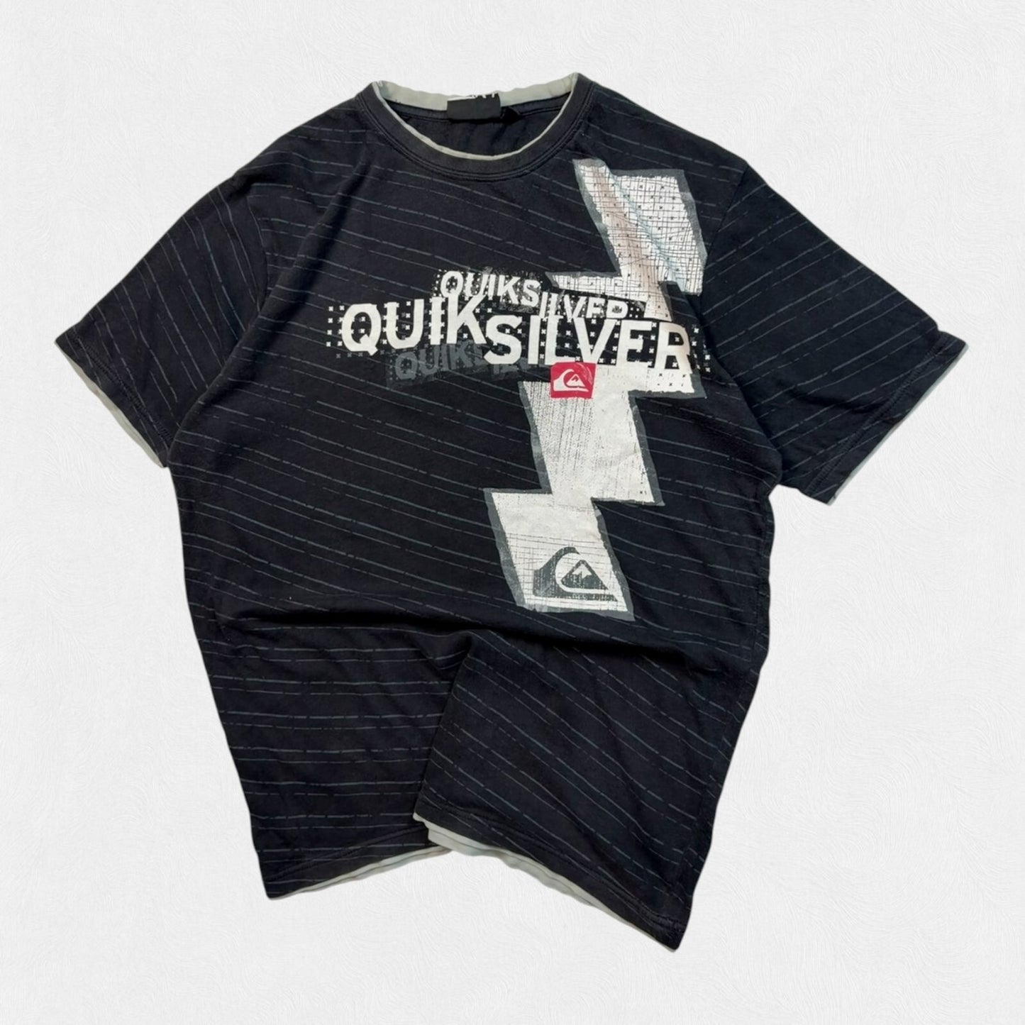 Vintage Y2K Quiksilver spell out graphic tee (M)