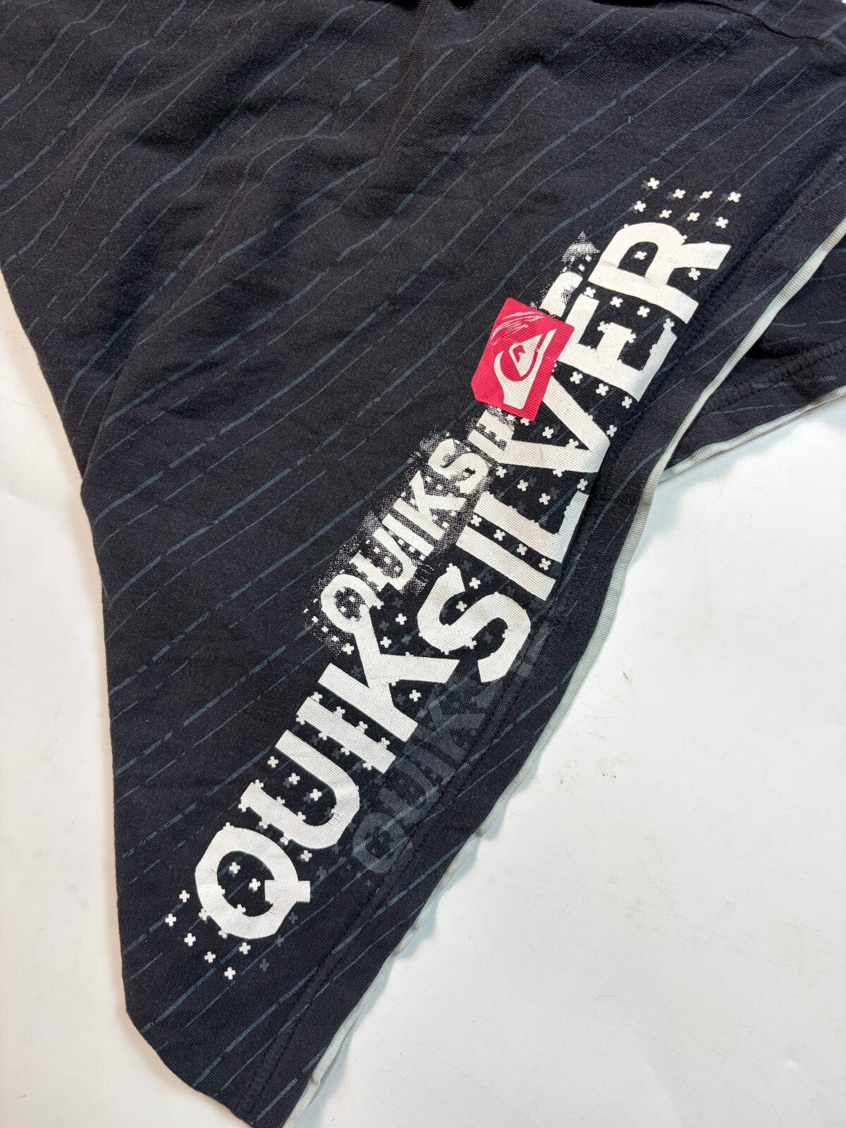 Vintage Y2K Quiksilver spell out graphic tee (M)