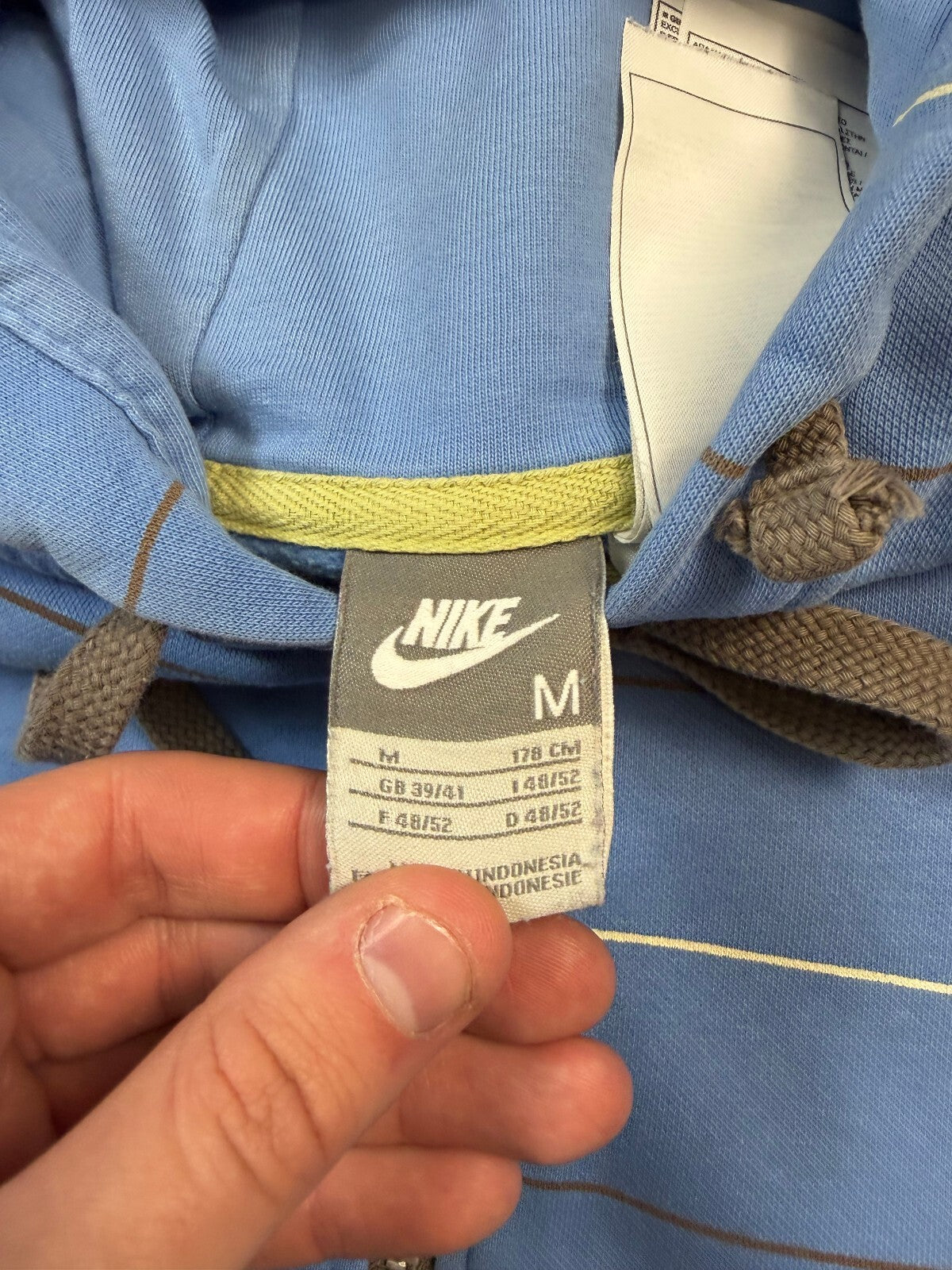 Vintage Y2K Nike striped zip up hoodie (M)