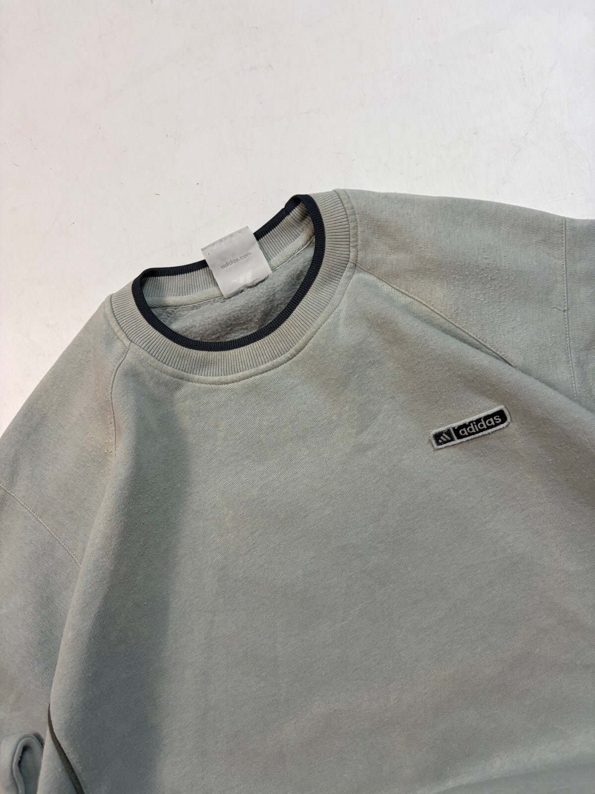 Vintage Y2K adidas small logo sweatshirt (M)