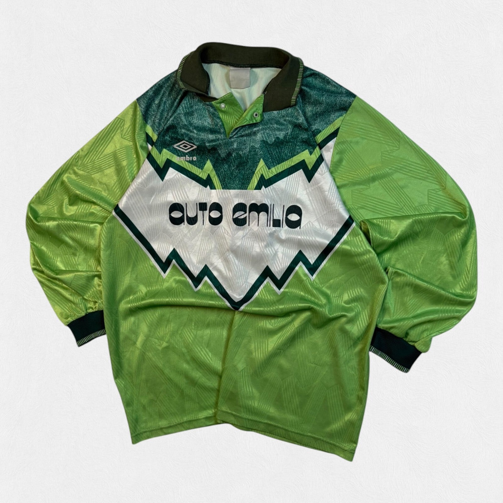 Vintage 90s Umbro abstract template football shirt (L)