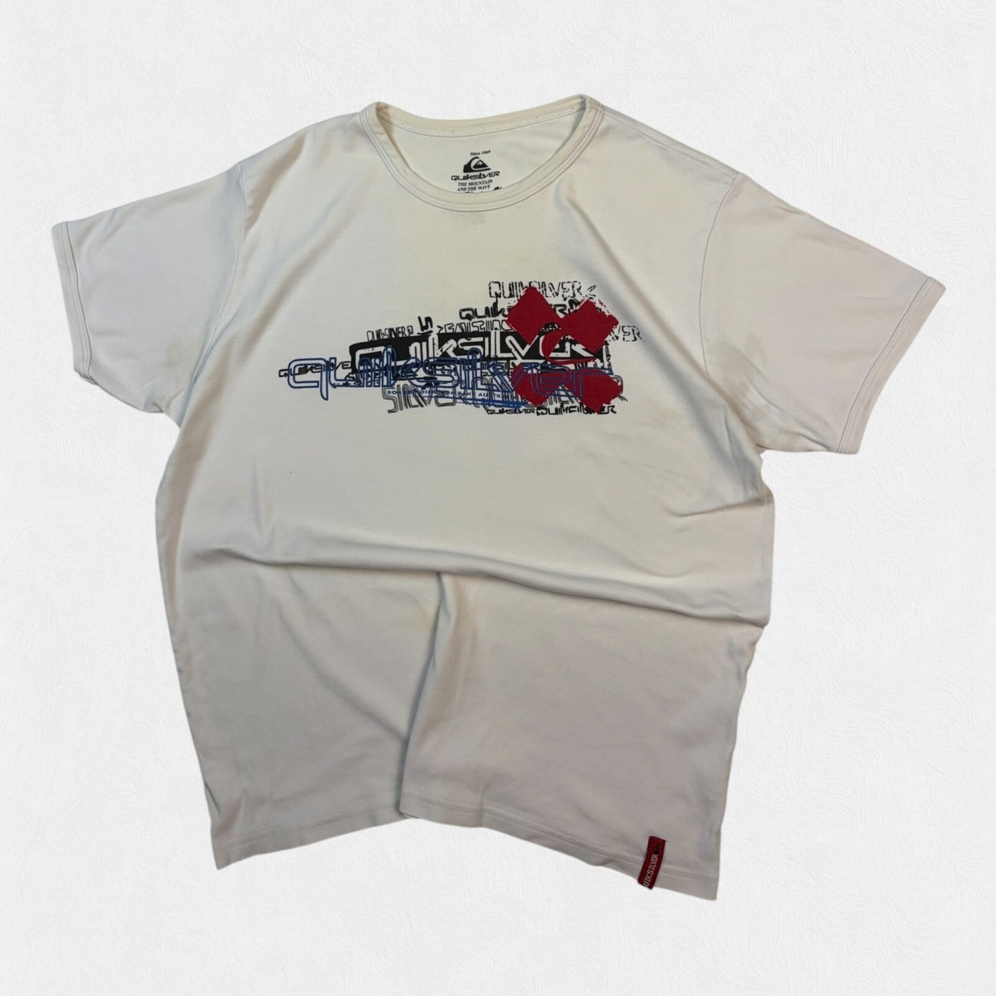 Vintage Y2K Quiksilver graphic surfwear tee (M)