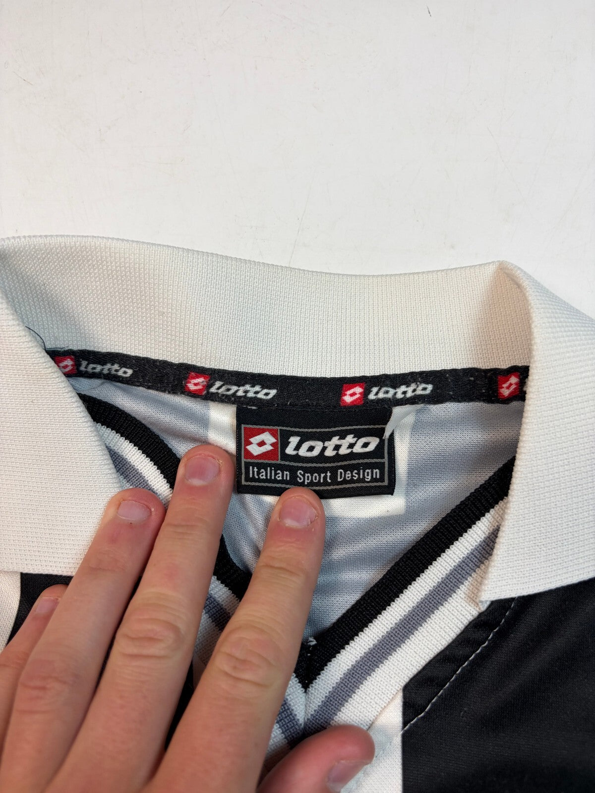 Vintage Juventus 2000/01 Lotto home football shirt (M)
