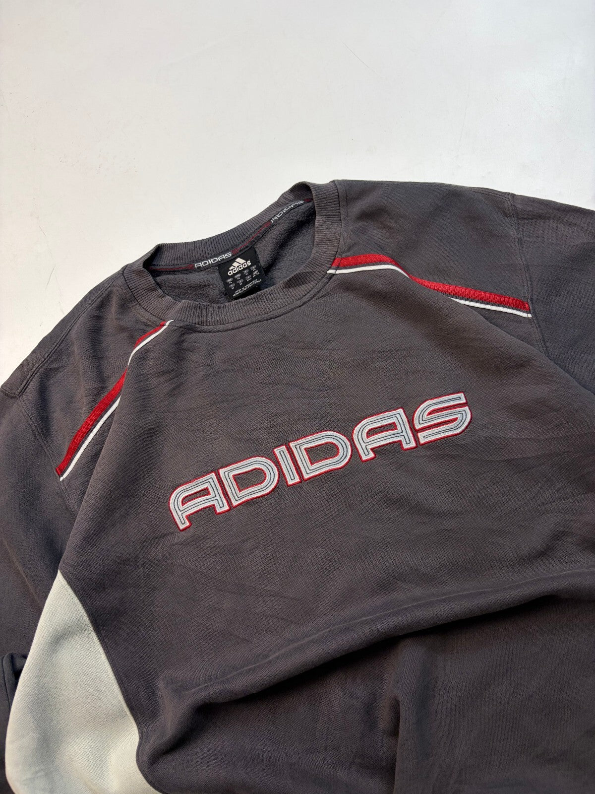 Vintage Y2K adidas spell out sweatshirt (XL)