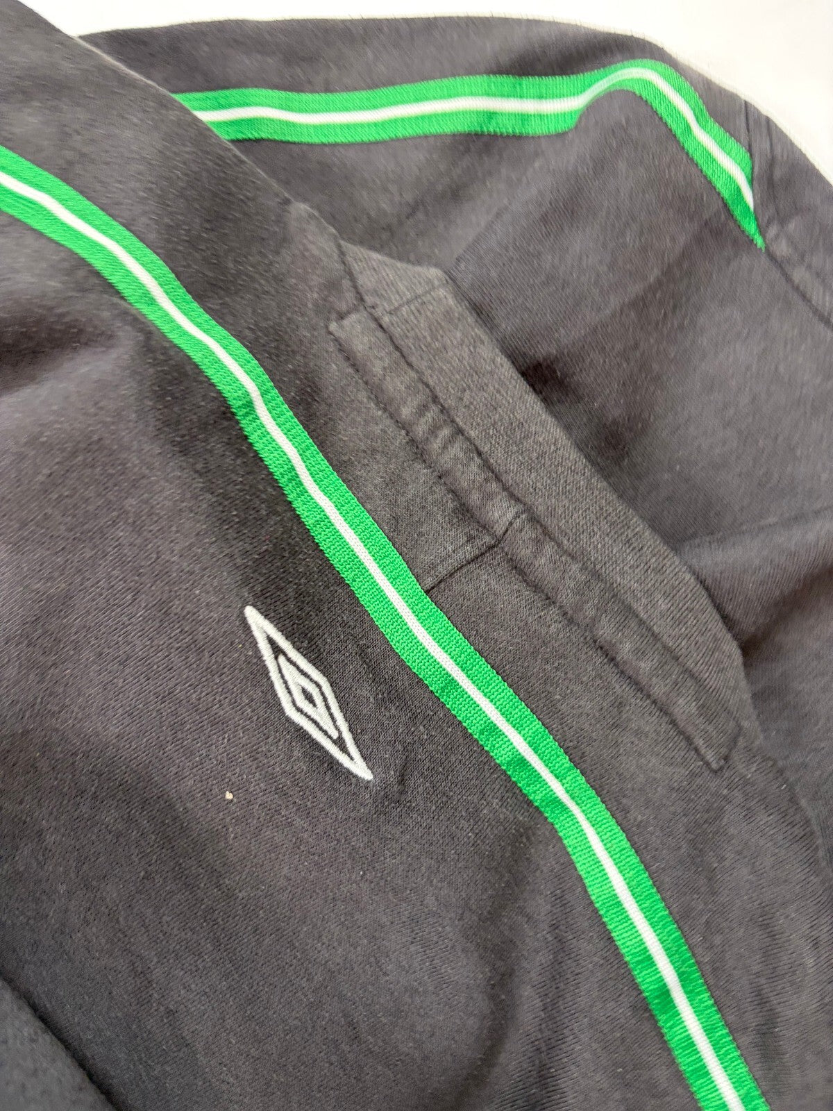 Vintage Celtic 2004 Umbro football sweatshirt (XS)