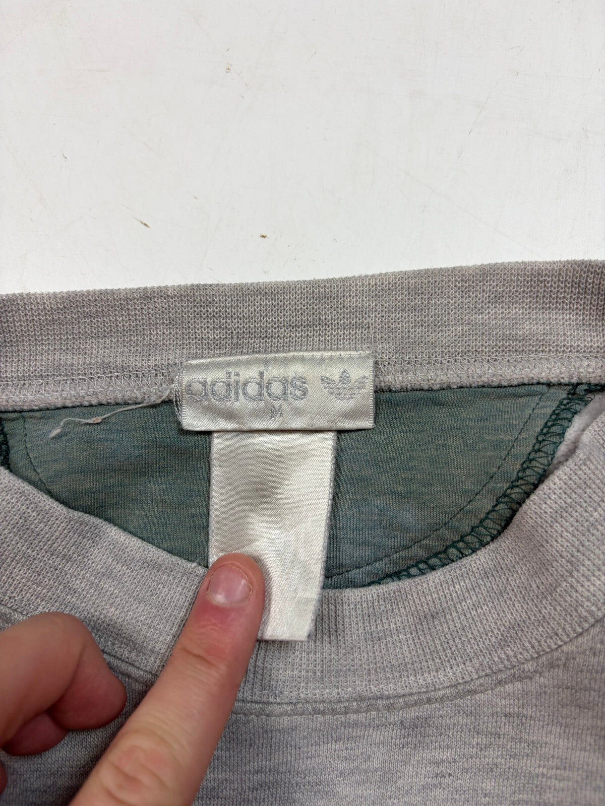 Vintage 90s adidas originals crewneck sweatshirt (M)