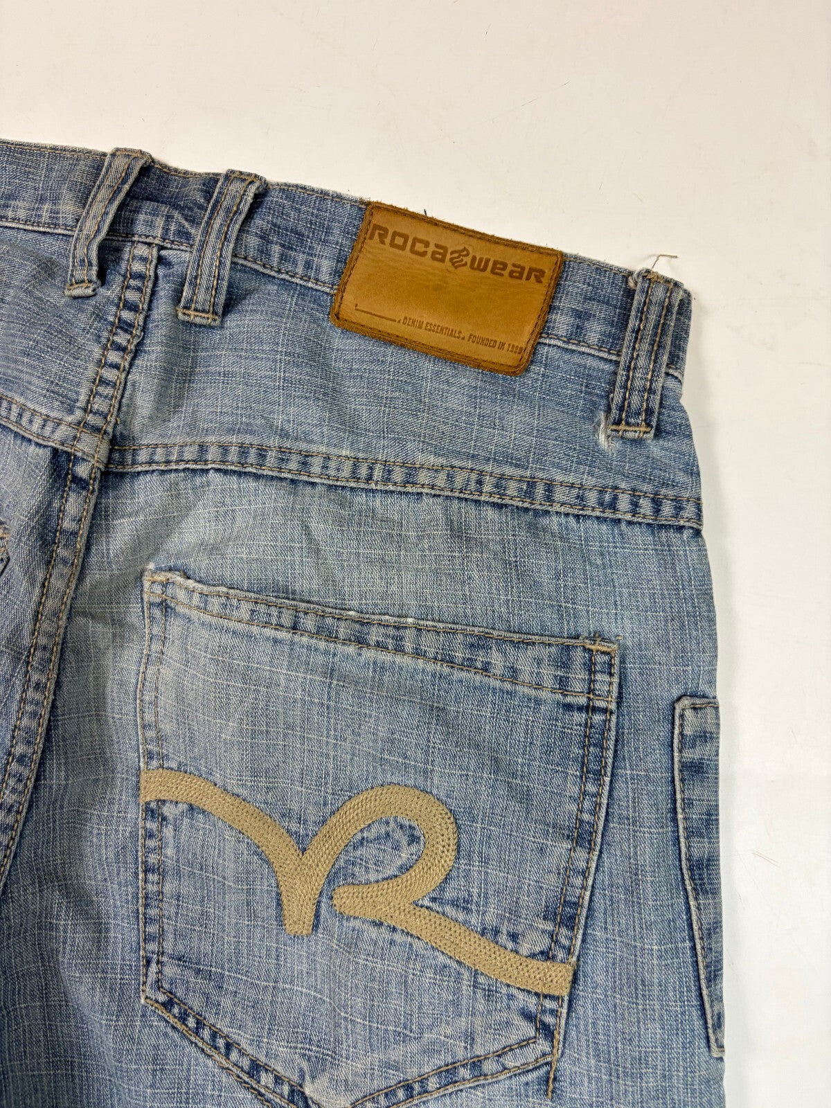 Vintage Y2K Rocawear baggy hip hop jeans (W32)
