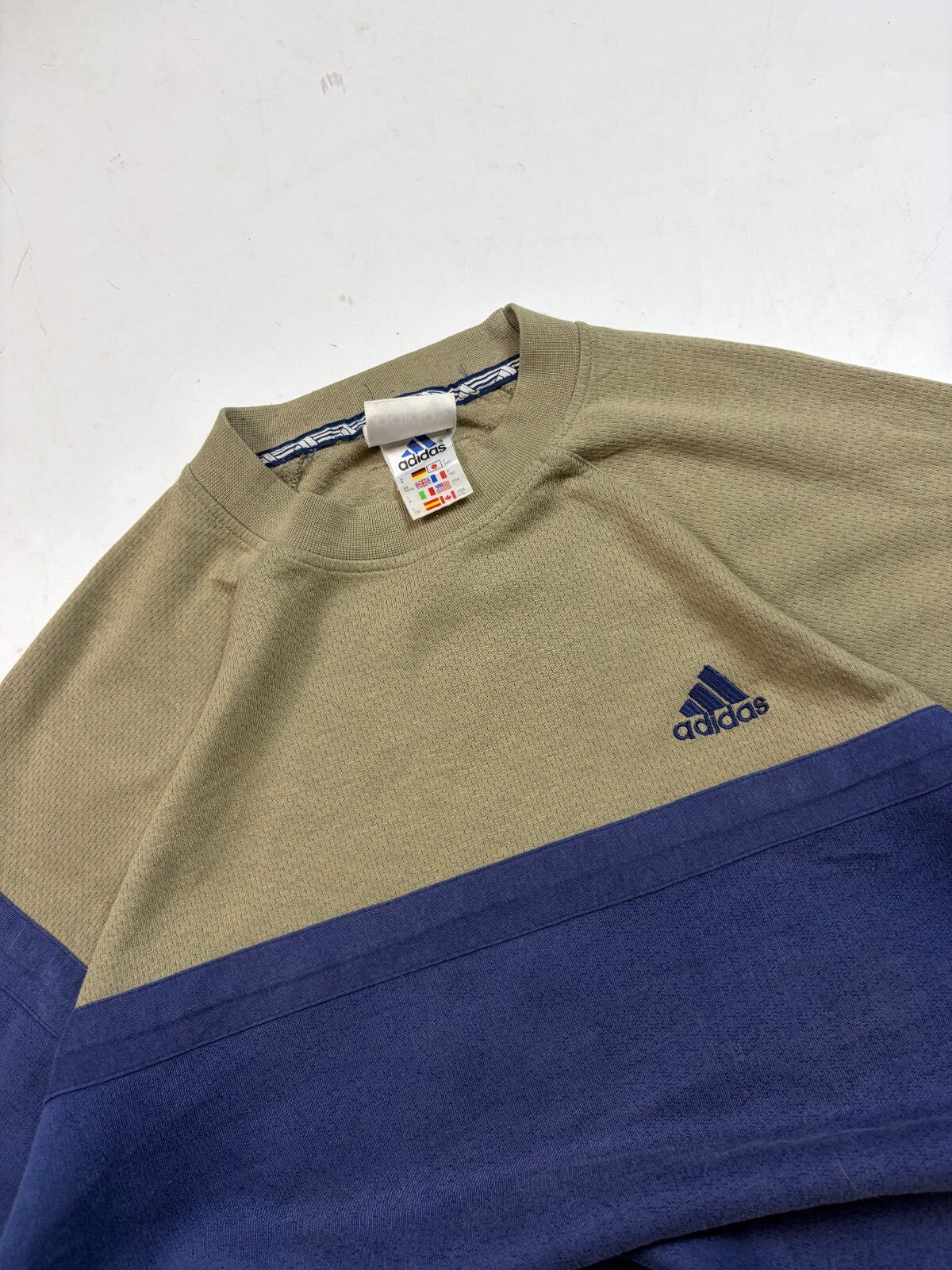 Vintage 90s adidas small logo sweatshirt (L)
