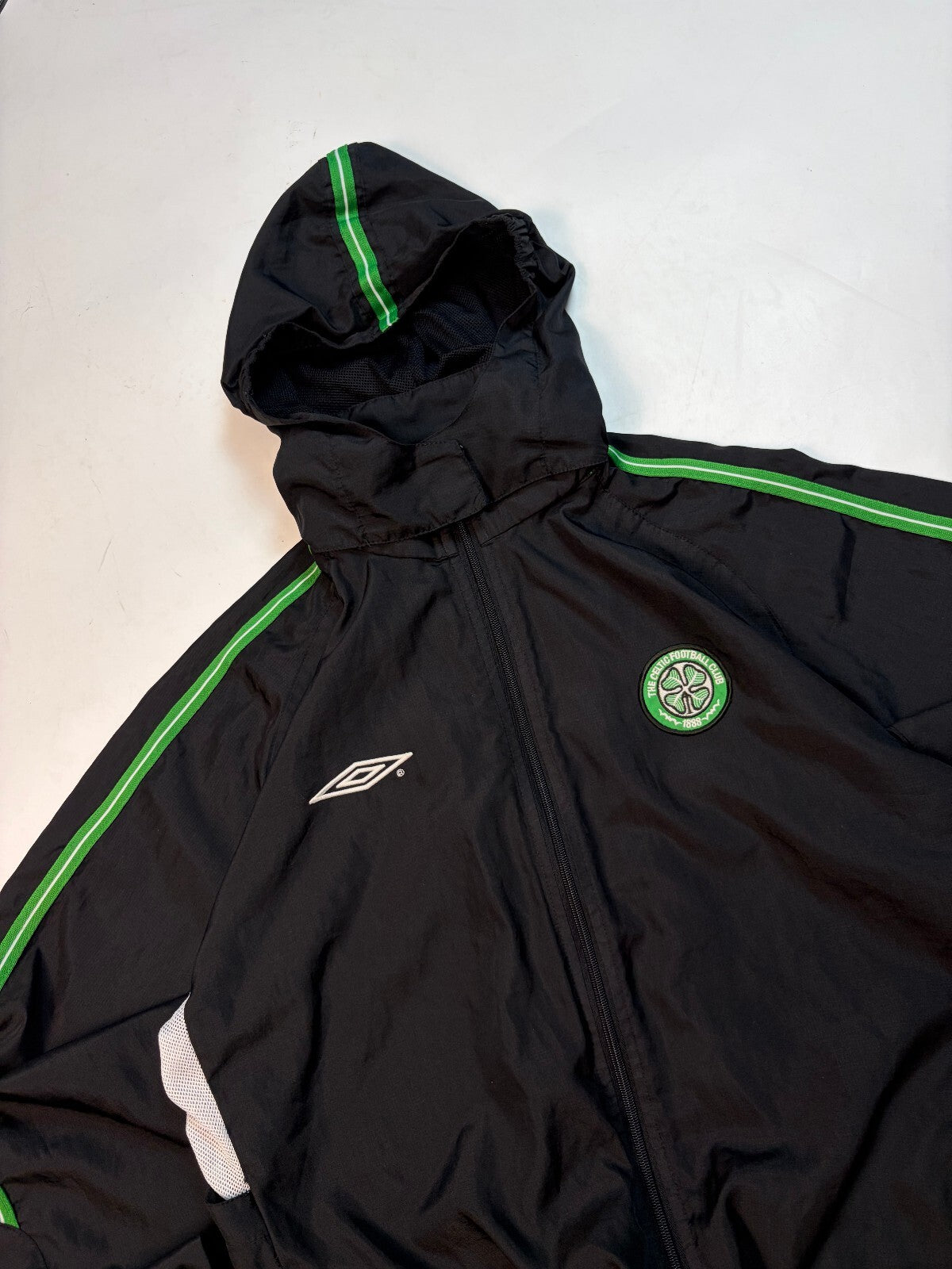 Vintage Celtic 2004/05 Umbro football track jacket (M)