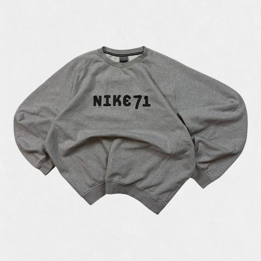 Vintage Y2K Nike spell out sweatshirt (XL)