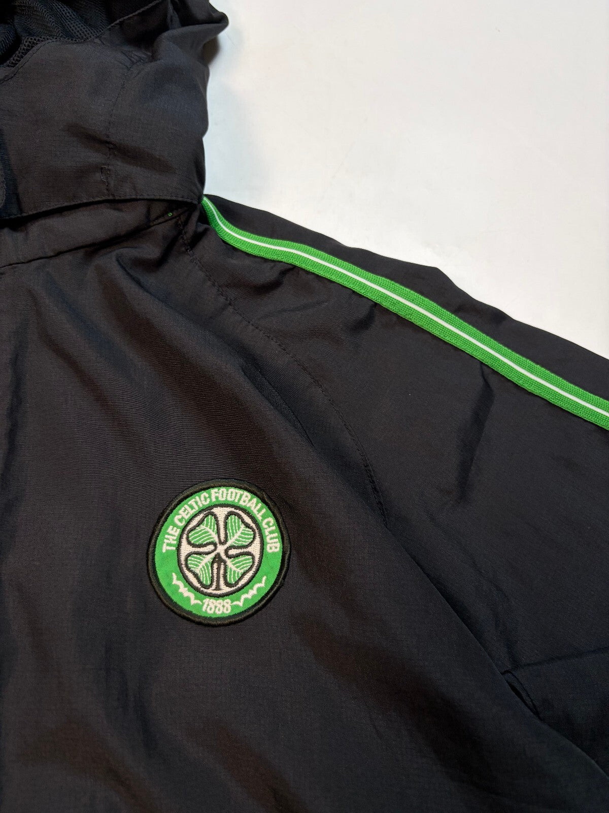 Vintage Celtic 2004/05 Umbro football track jacket (M)