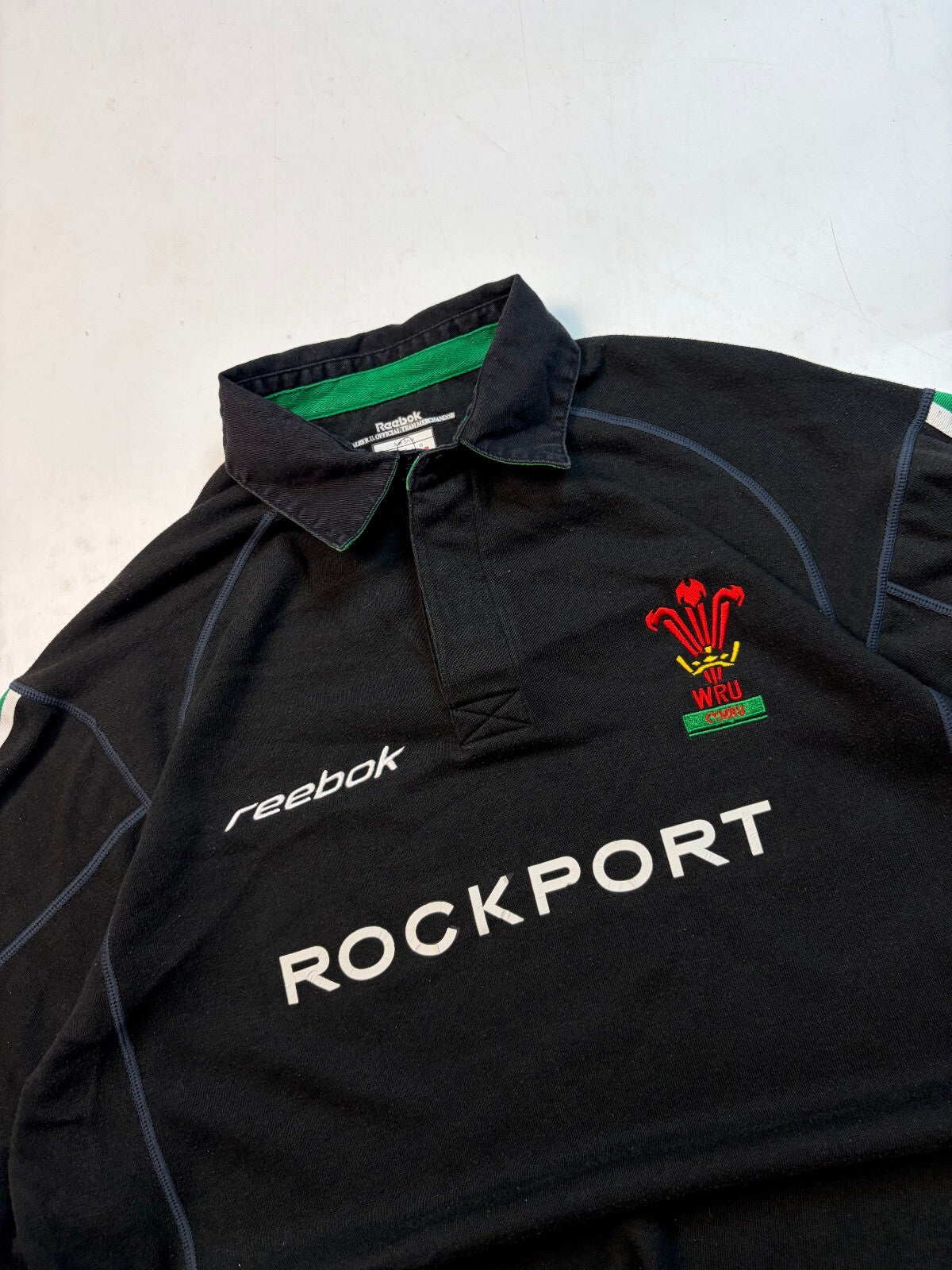 Vintage Wales 2002-04 Reebok away rugby shirt (S)