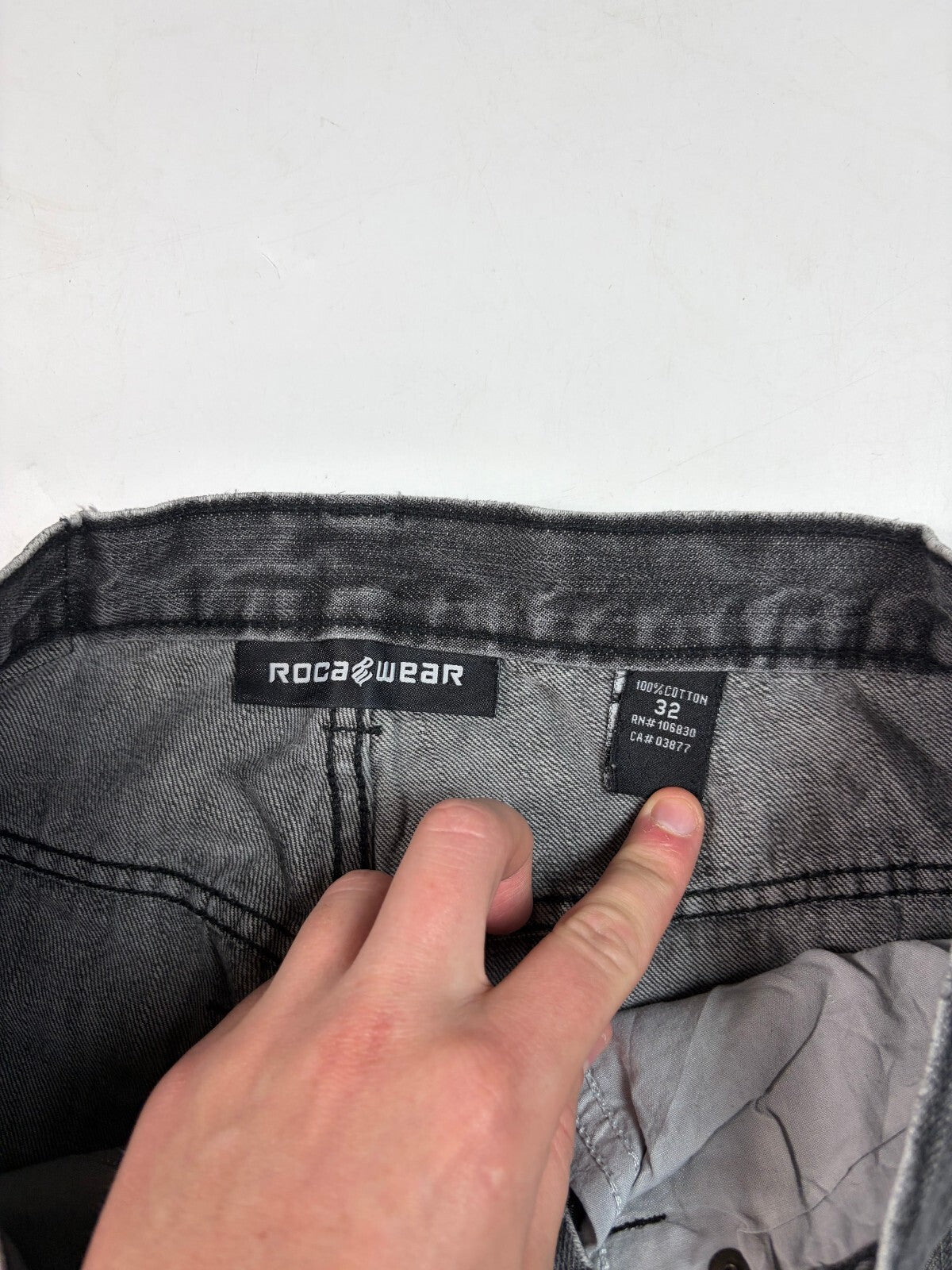 Vintage Y2K Rocawear cropped baggy hip hop jeans (W32)