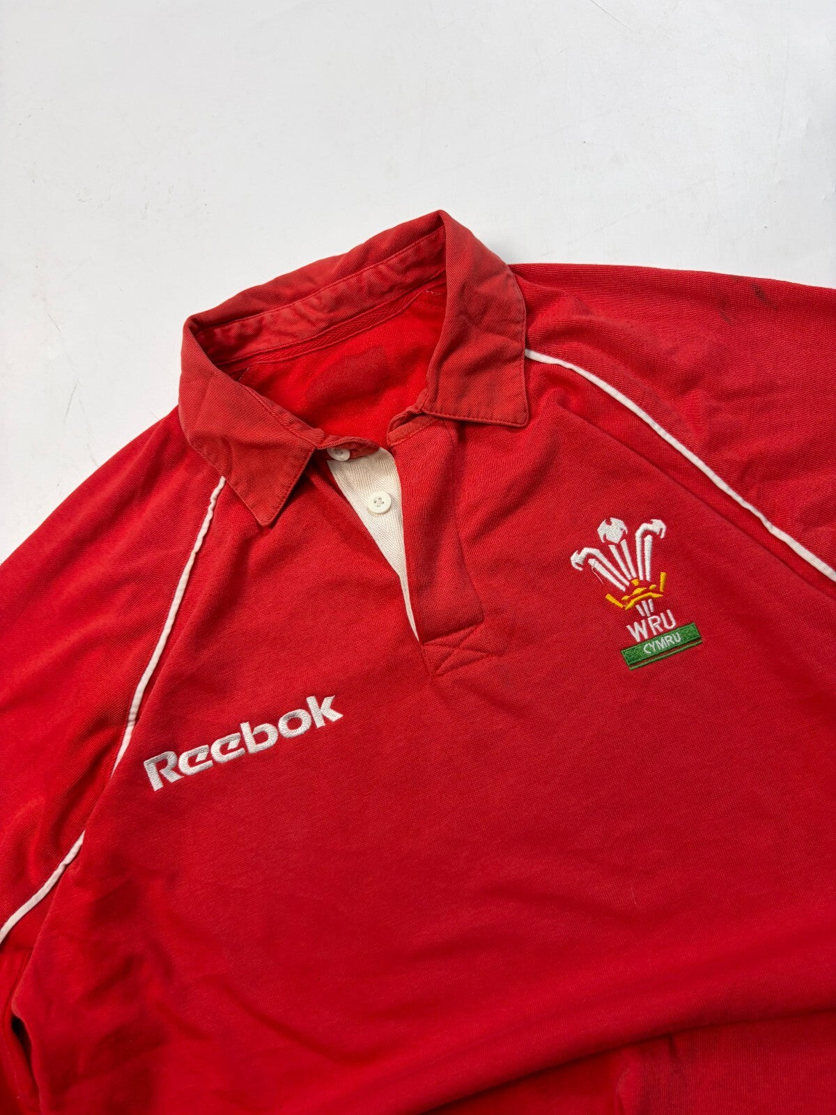 Vintage Wales 2001/02 Reebok rugby union shirt (M)