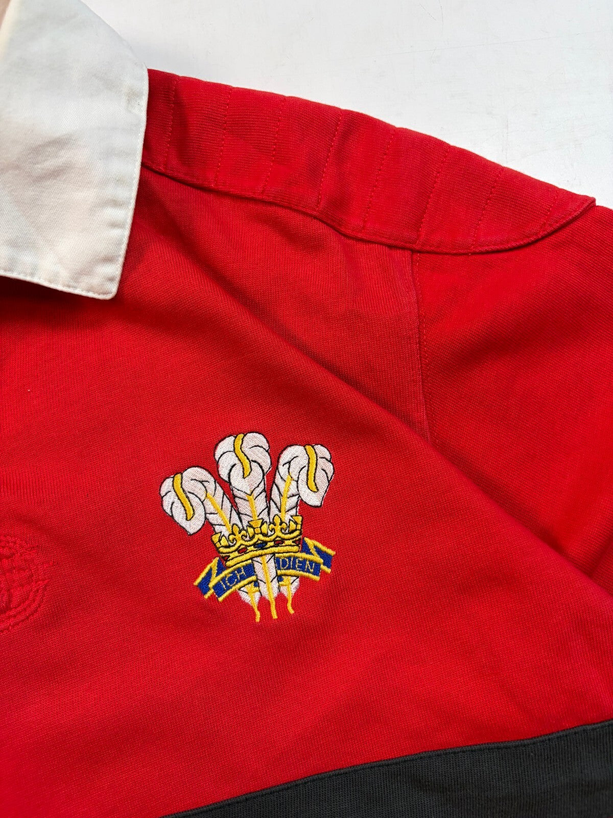 Vintage 2000s Wales Cotton Traders supporters rugby shirt (M)