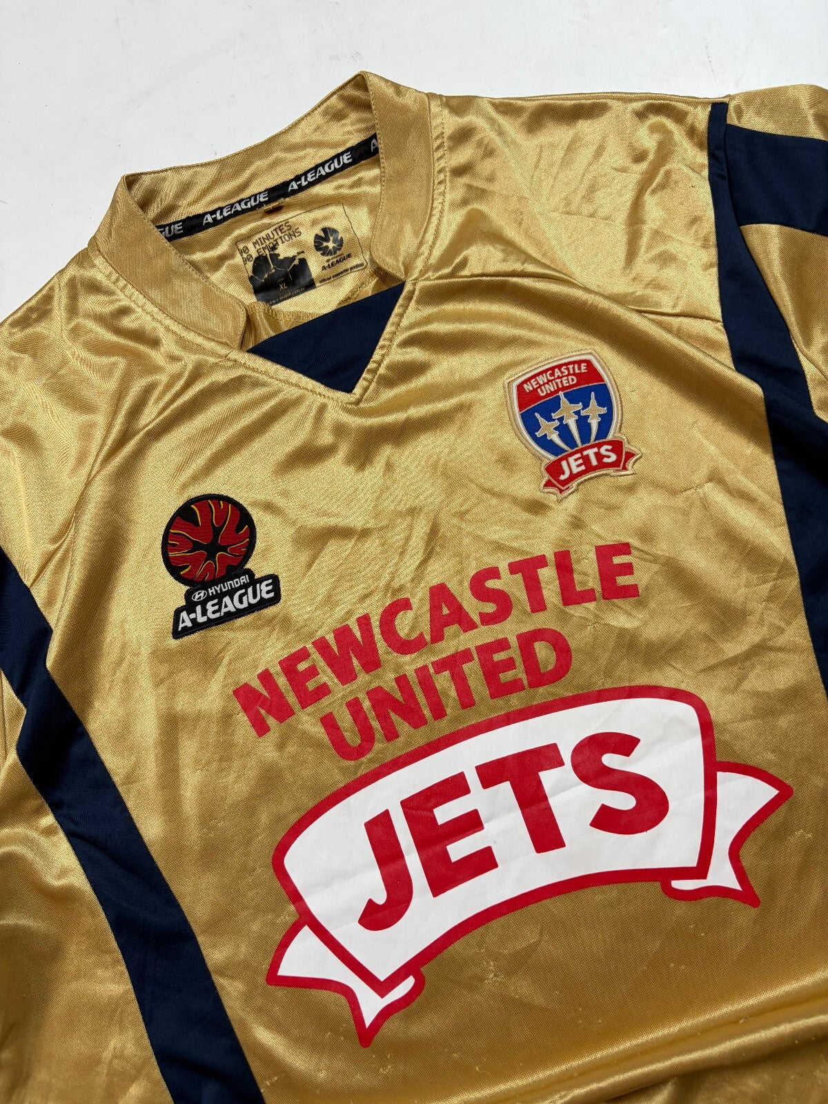 Vintage Newcastle United Jets 2007 supporters football shirt (L)