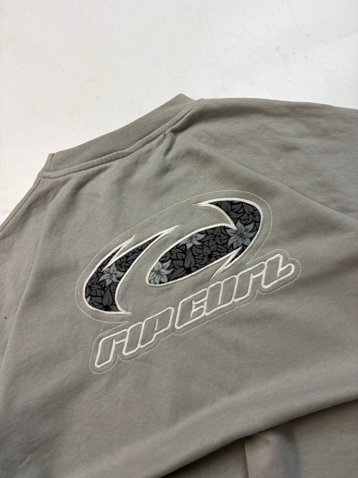 Vintage Y2K Ripcurl spell out surfwear sweatshirt (L)