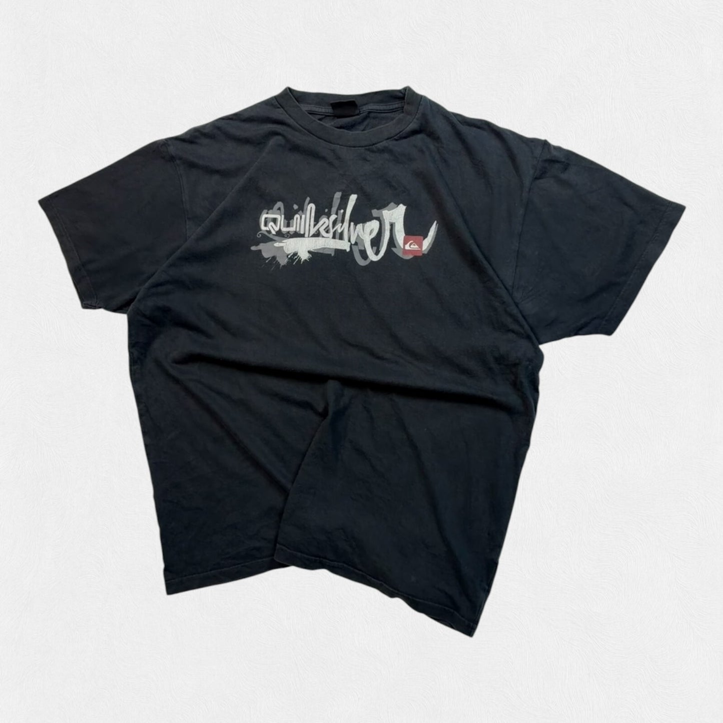 Vintage Y2K Quiksilver graphic surfwear tee (L)