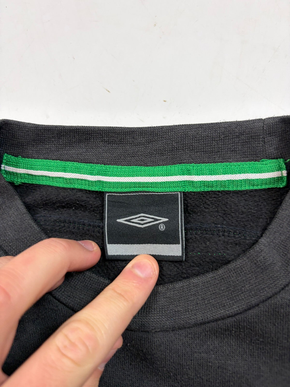 Vintage Celtic 2004 Umbro football sweatshirt (XS)