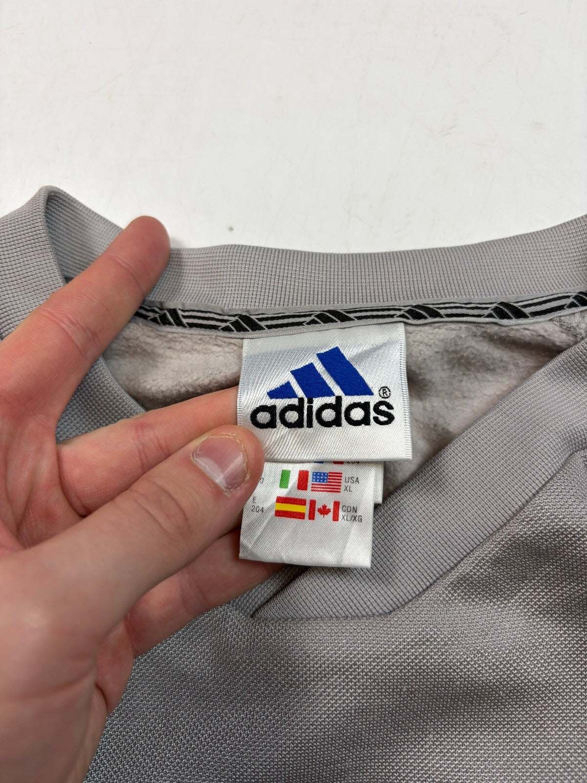 Vintage 90s adidas small logo sweatshirt (XL)