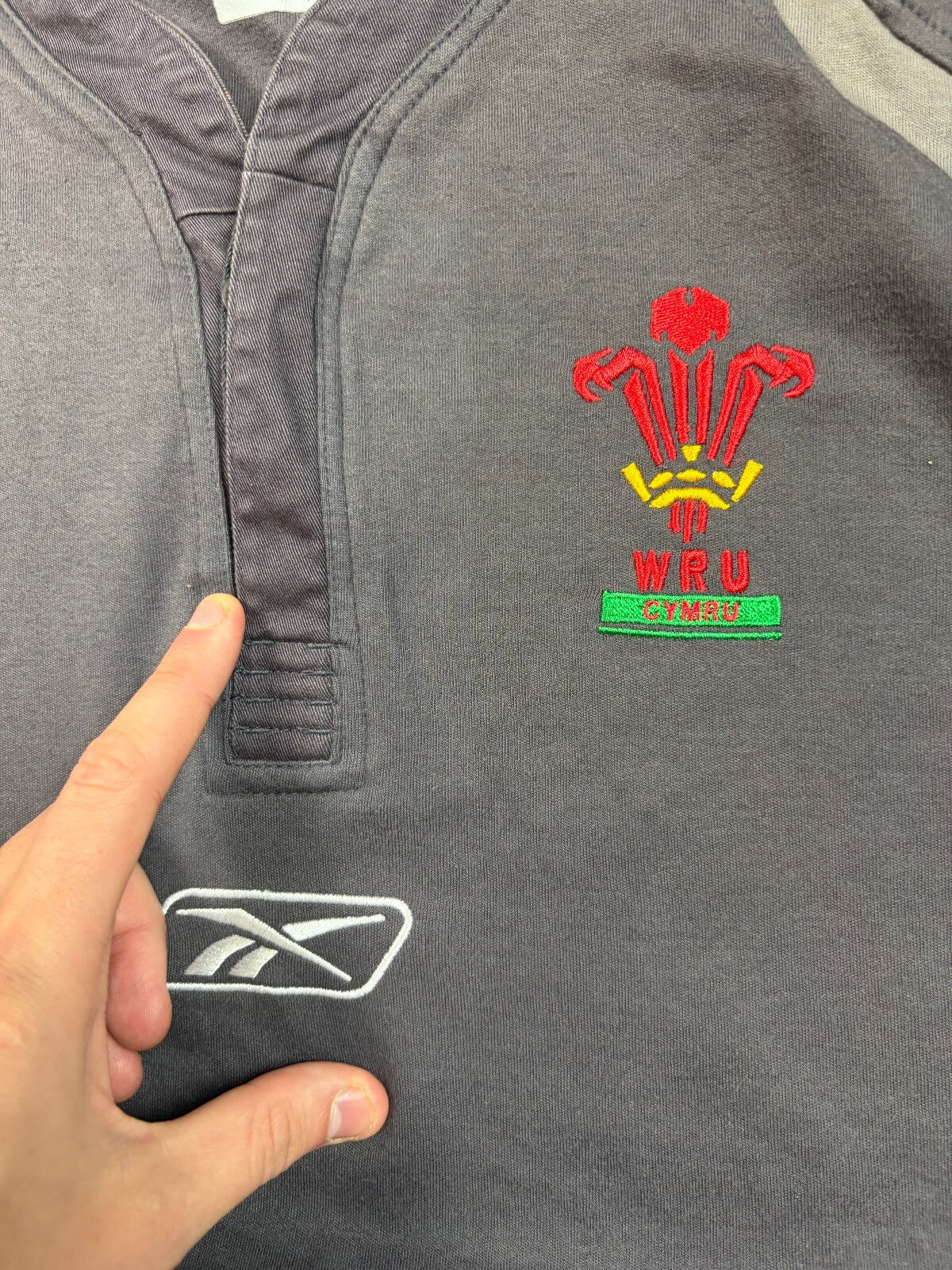 Vintage Wales 2007 world cup Reebok away rugby shirt (L)
