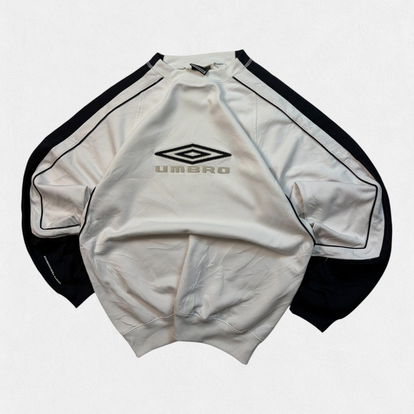 Vintage Y2K Umbro centre logo sweatshirt (M)