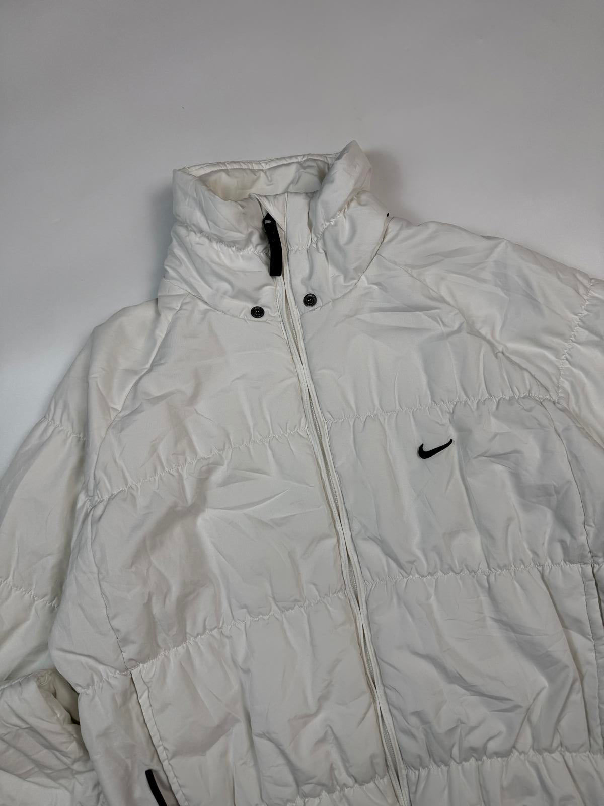 Vintage Women's Nike puffer jacket (WL)