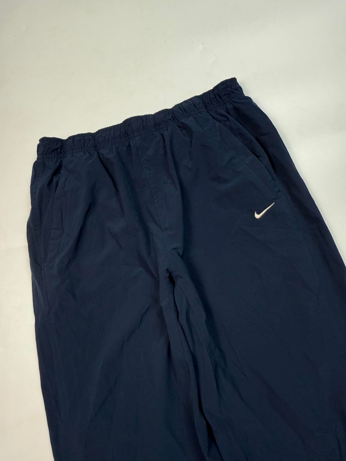 Vintage Nike baggy track pants (M)