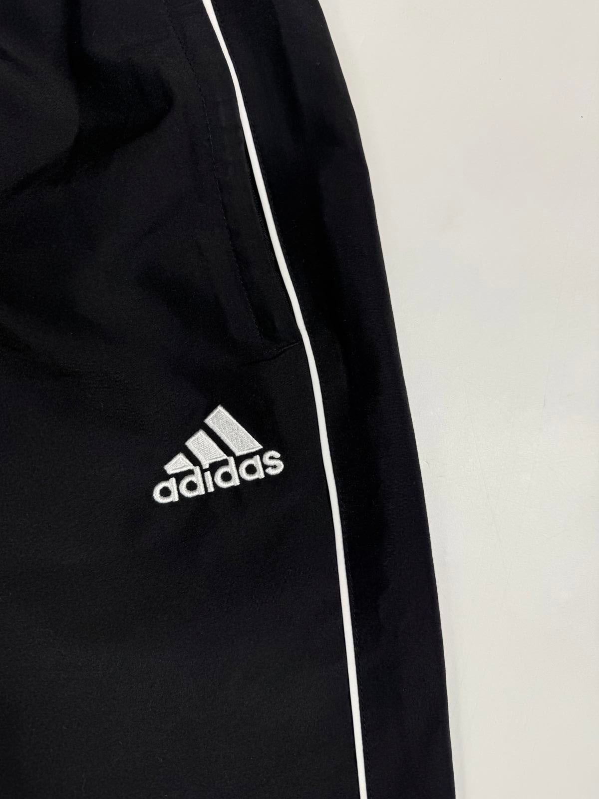 Vintage Adidas baggy track pants (M)