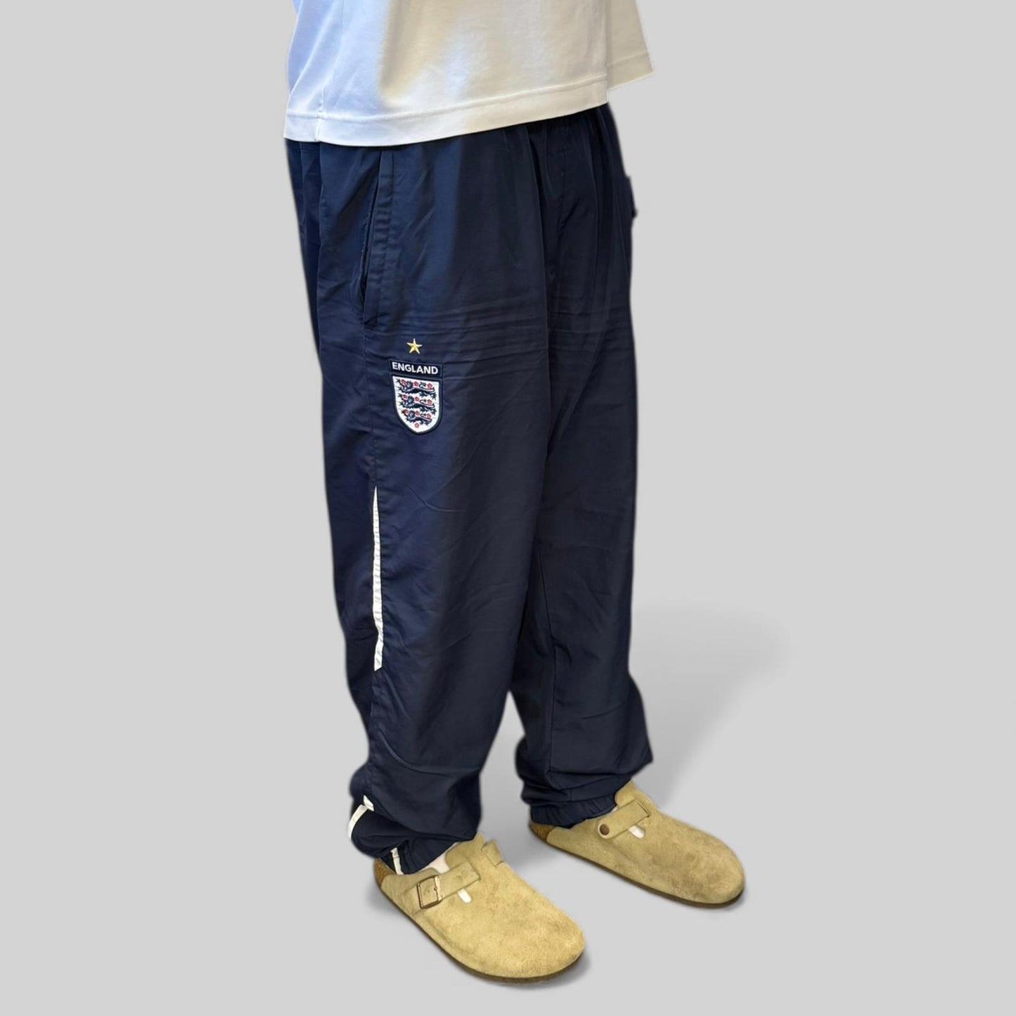 Vintage England 2005-07 Umbro baggy track pants (XL)