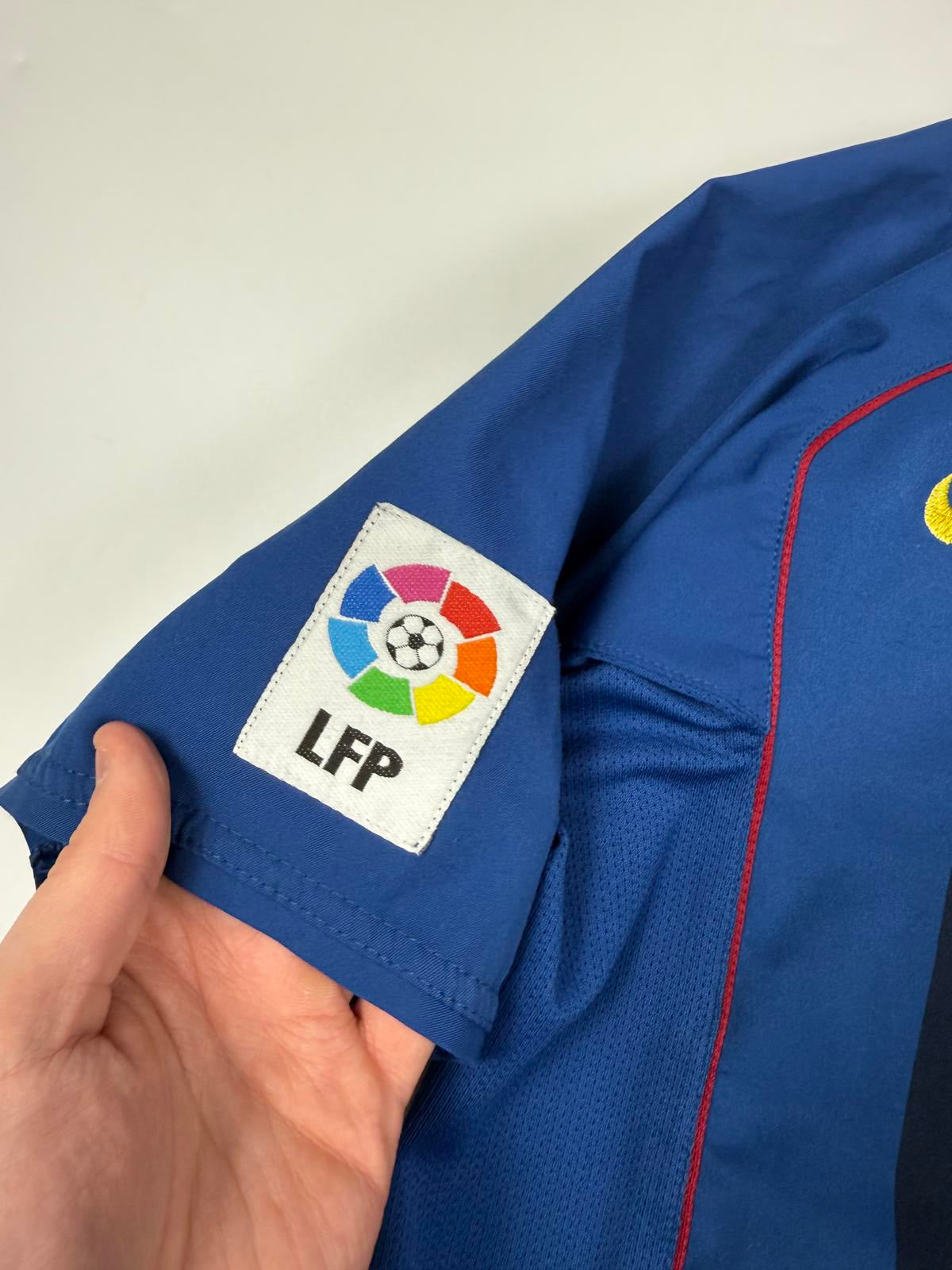 Vintage Barcelona 2004/05 Nike away football shirt (M)