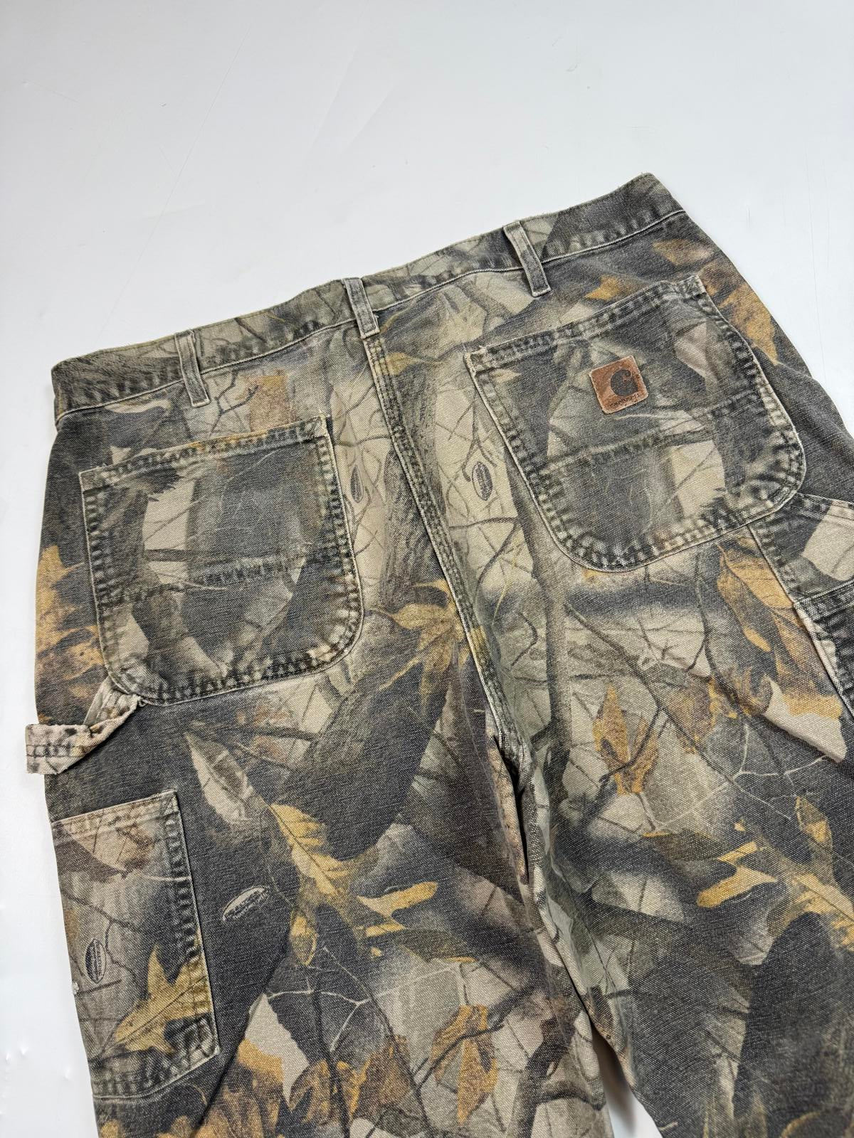 Vintage Carhartt realtree baggy carpenter pants (W34)