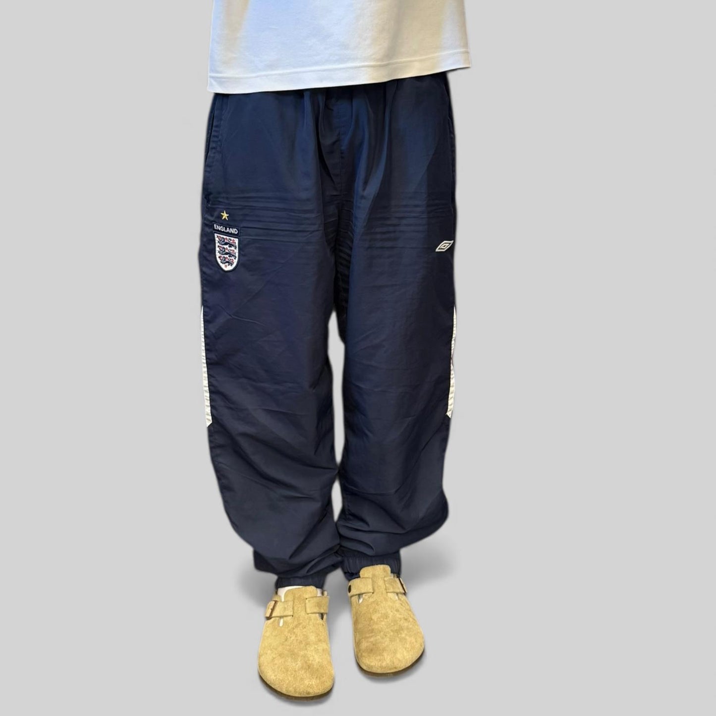 Vintage England 2005-07 Umbro baggy track pants (XL)